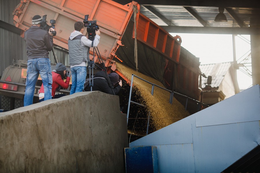 Launch of an oil extraction plant